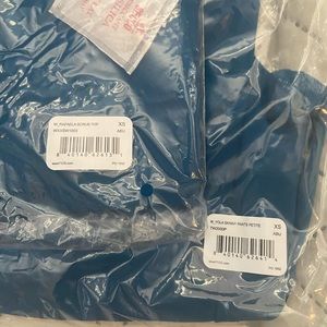 Figs scrub set in Alpine Blue